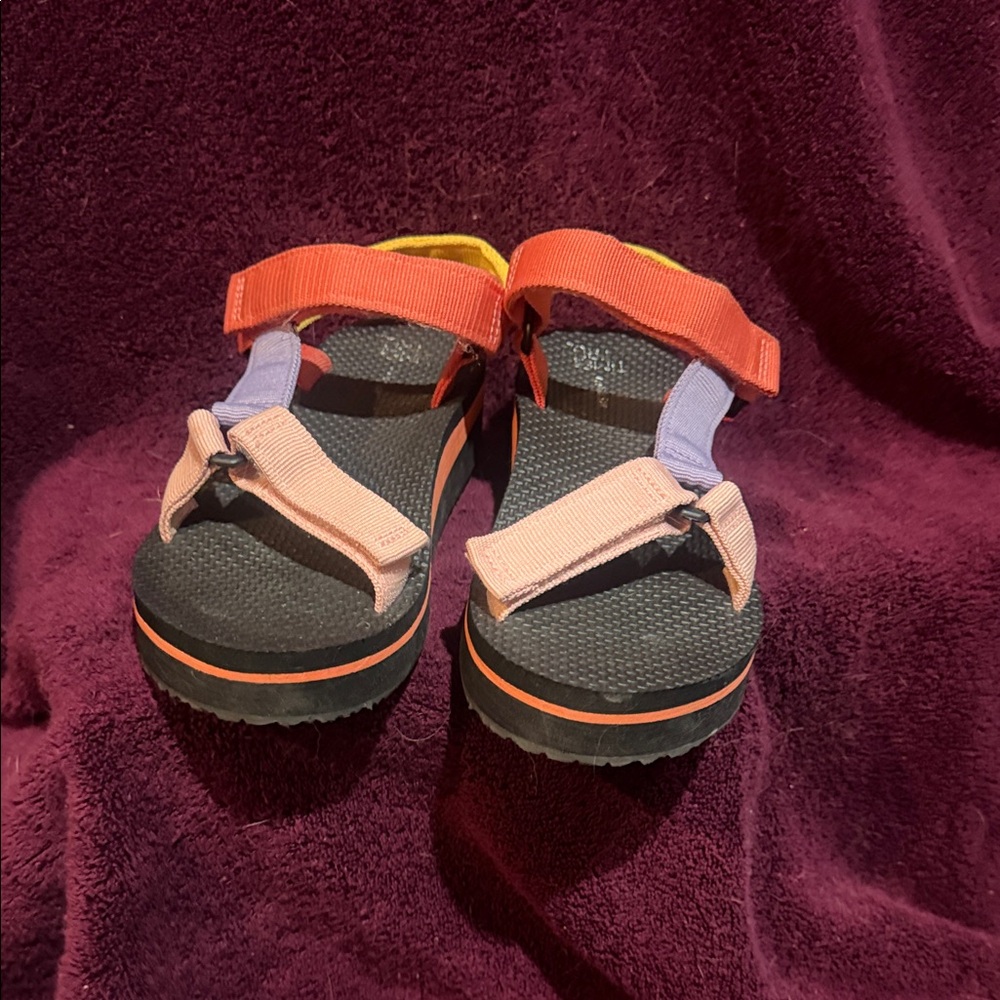 Time and Tru Multicolor Sandals